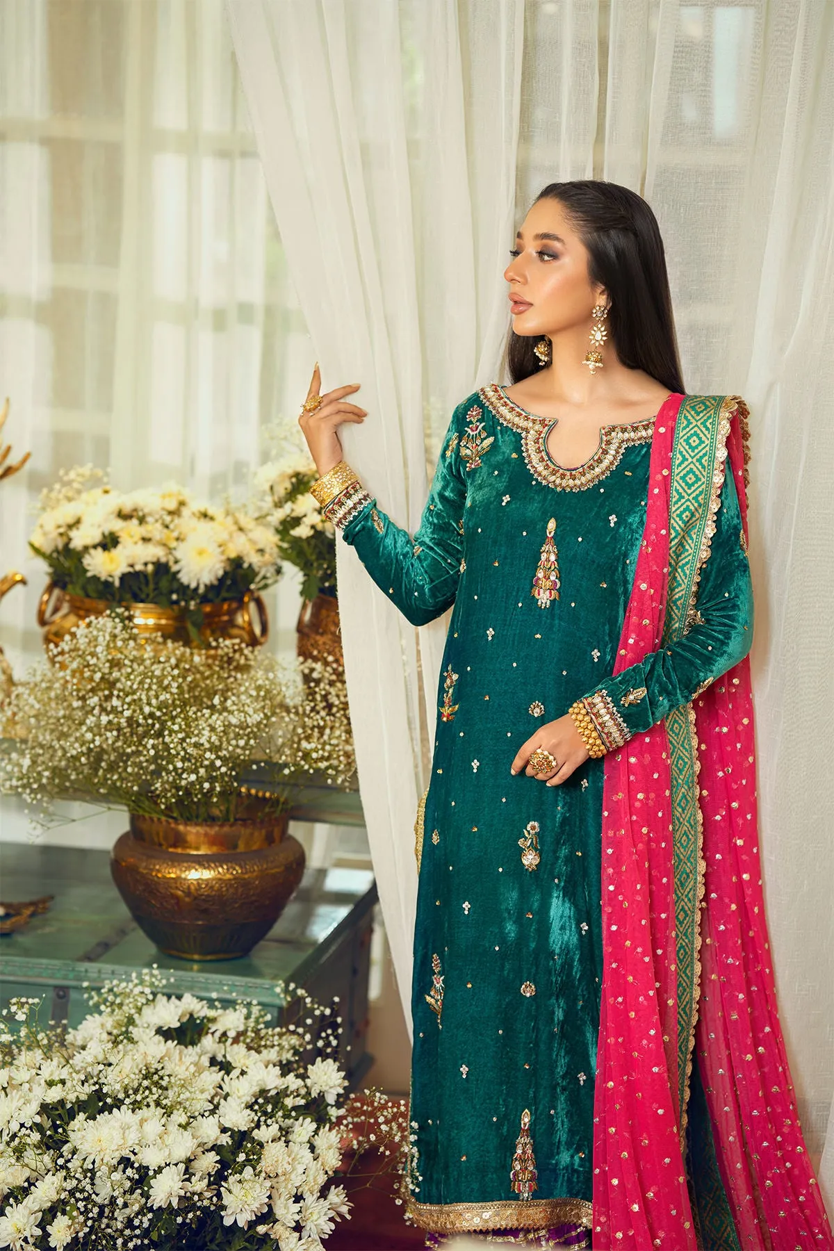 Embroidered Velvet Salwar Kameez Pakistani Wedding Dresses