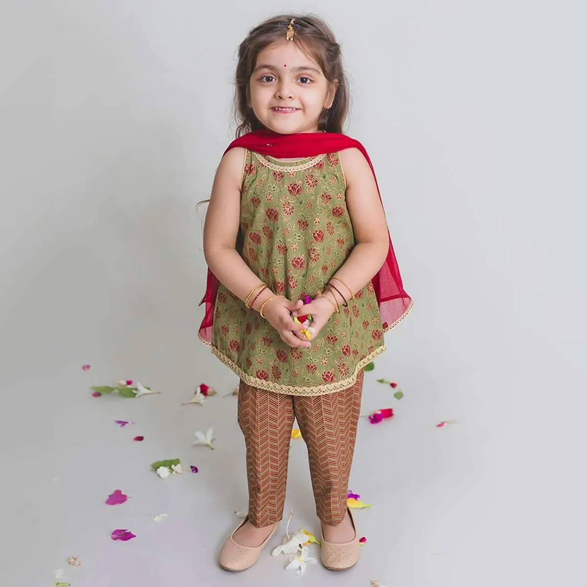 Kalki Girls Dark Green Suit Set In Cotton With Printed Floral Jaal And Lace Work By Tiber Taber